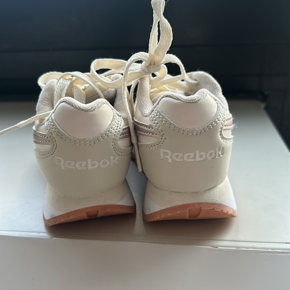 Kids Reebok - Picture 2 of 2